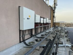 Budapest 200 kVA telepítés. 4 db Huawei Sun2000-50KTL inverterrel